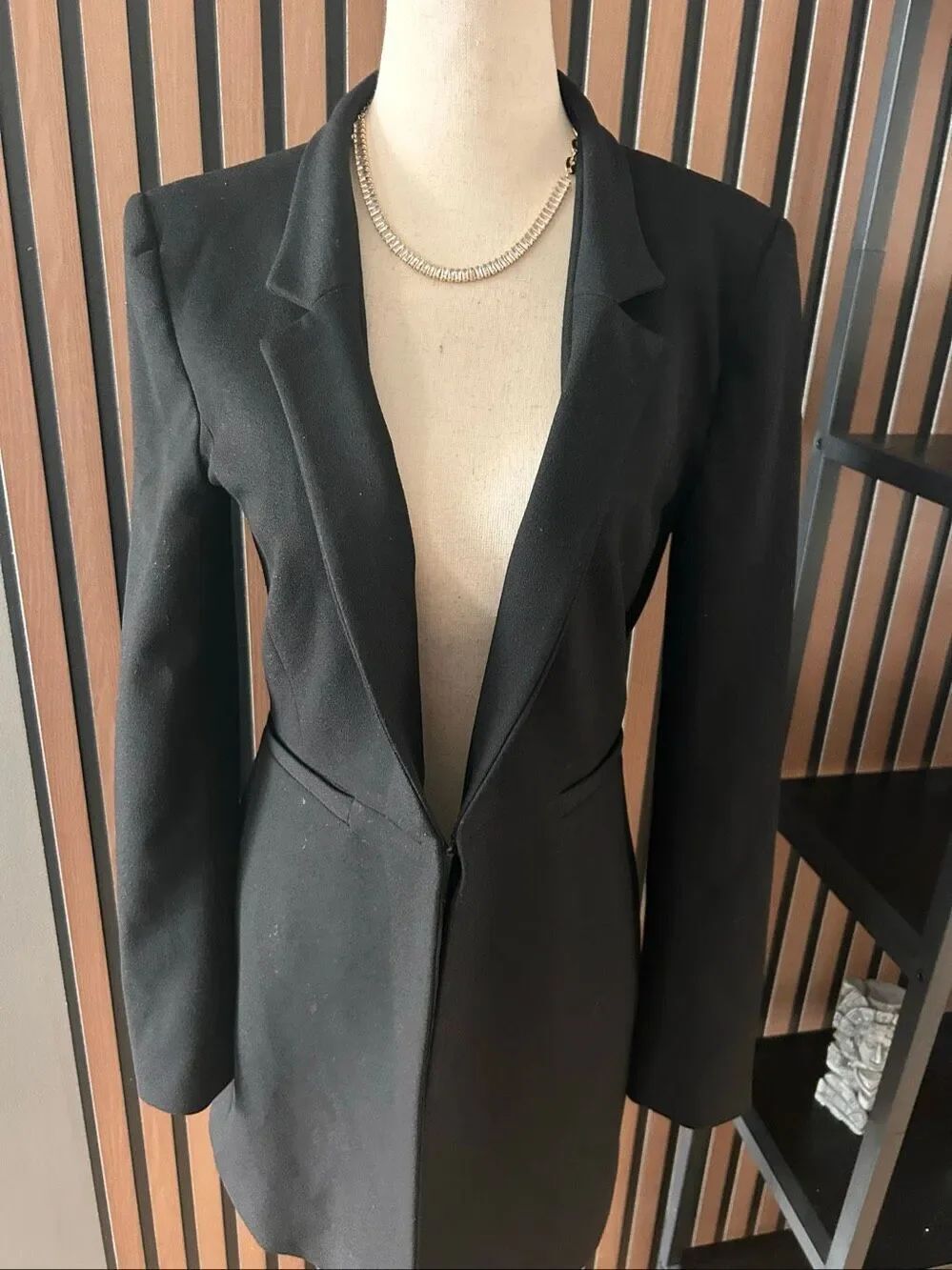 Zara women’s long black blazer size s stylish work attire